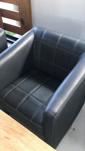 3 Poltronas de Couro Preto para Escritório - Conforto e Elegância