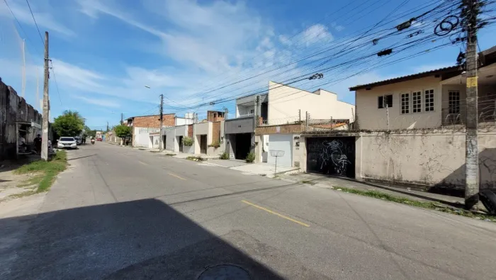 VENDO CASA COM 03 QUARTOS, LUCIANO CAVALCANTE!!! TEL 85.98515.5534