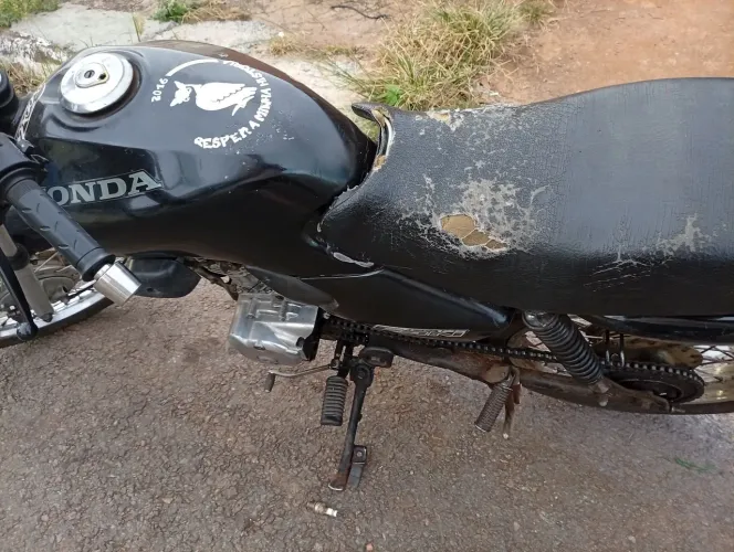 Vendo moto,no precinho!Motor está quebrado.