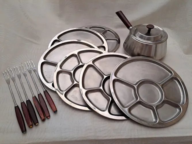 CONJUNTO PARA FONDUE AÇO INOX - PRATICIDADE E DURABILIDADE<br>