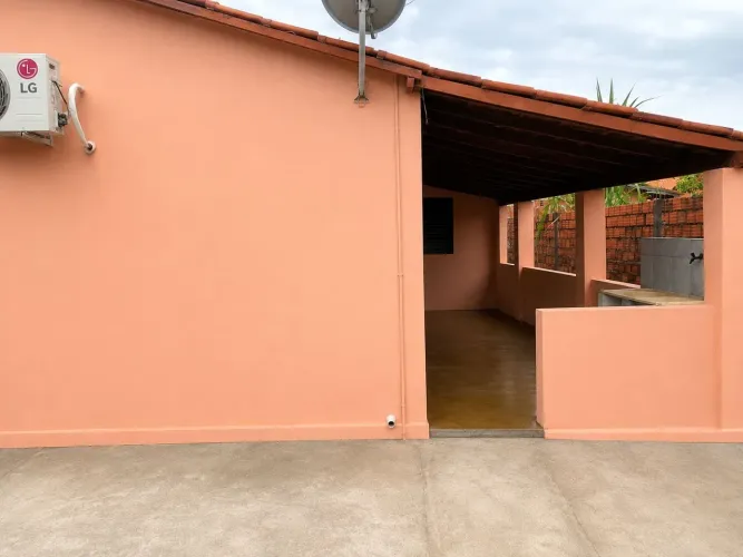 ALUGO CASA