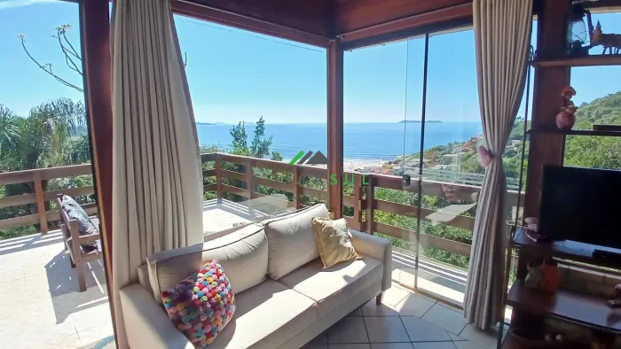 Casa disponível para locação anual na Gamboa, com vista Panorâmica