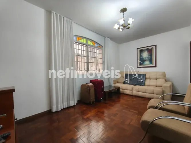 Apartamento no bairro Gutierrez, com 130 m²; de área, 04 quartos, 01 suíte, 03 banheiros e