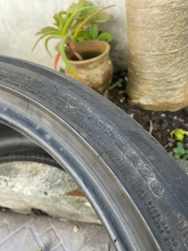 Pneu Delinte 265/35ZR20 Aro 20