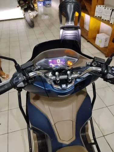 Pcx DRL, azul 6.500 km rodados, único dono, com proteção da carenagem, toda original, impe