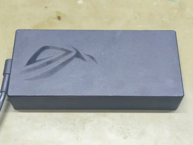 Fonte Asus Rog Adp-230gb B 230w 19,5 V 11,8 A Para Rog Xdbjdpj
