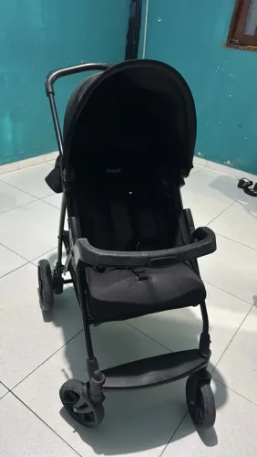 Carrinho de bebê e cadeirinha