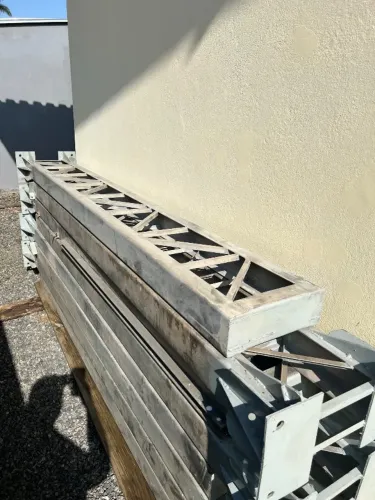 Estrutura metálica para galpão ou garagem grande