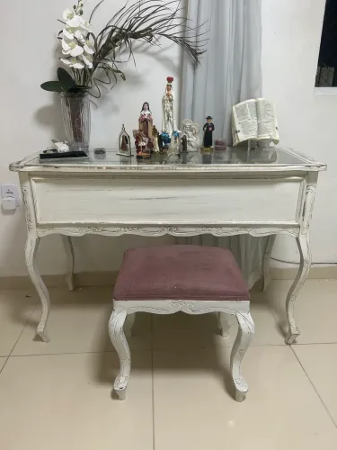 Aparador com banco