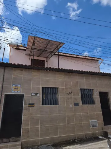 Alugo otima casa na rua 81 número 561 Altos.