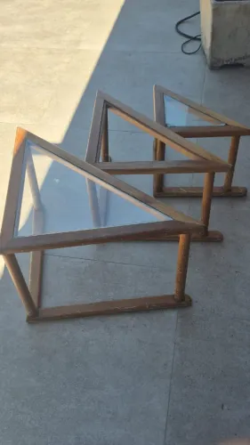 Trio de Mesas Ninho Triangulares em Mogno Maciço (Para Restauração) - Sion