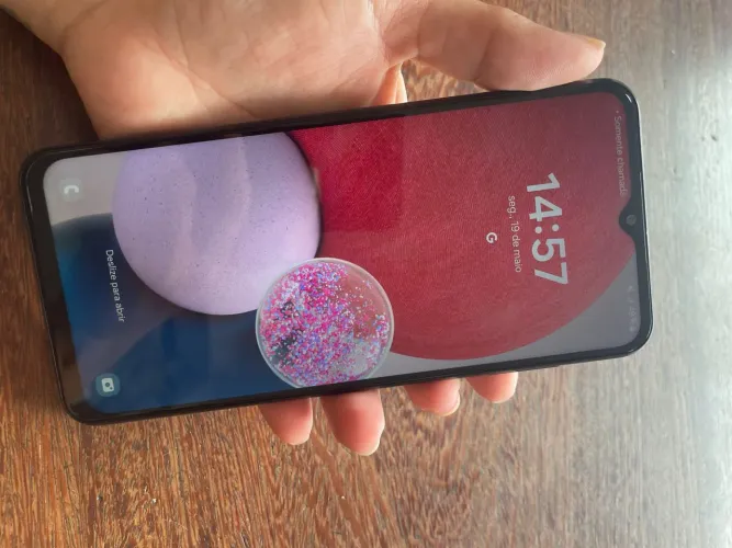 Vendo esses dois Samsung,usado mas em excelente estado. Pouquíssimas marcas de uso! 