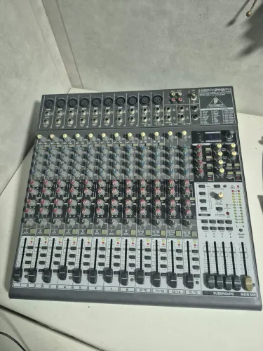 Mesa de som behringer Xenyx 2442FX - Em excelente estado