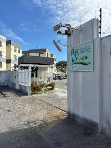 Apartamento no Recanto Verde, 2/4, 1 banheiro, 1 vaga (Cond. Água inclusos) - Farolândia