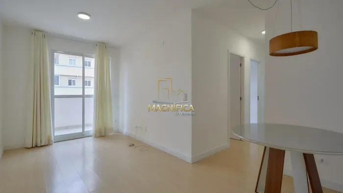 Apartamento - Capão Raso.Que tal morar em um magnífico imóvel localizado em um excelente b