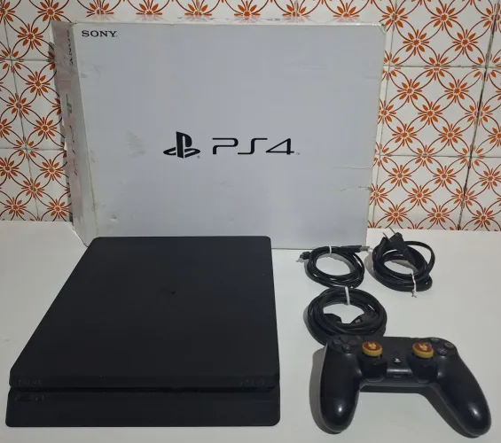 PS4 original 500GB + 5 jogos