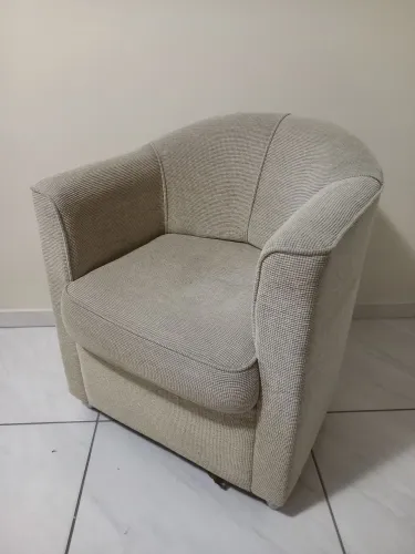  Duas Poltronas em Veludo Beige