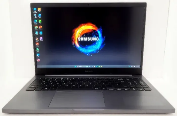 Vendo Notebook TOP Samsung Book Core i3 11ª Geração com SSD NVMe e Tela Full HD