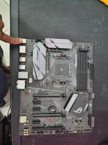 Asus rog b350 com defeito over corrente USB.