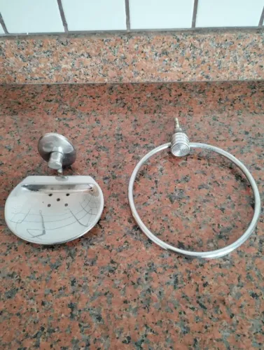 Saboneteira e suporte para toalha em aço