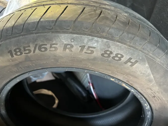 2 Pneus meia-vida Continental 185/65 R15