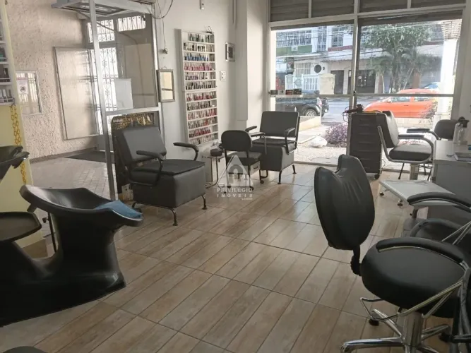 Loja comercial em ótima localizaçaõ na Haddock Lobo em Galeria comercial