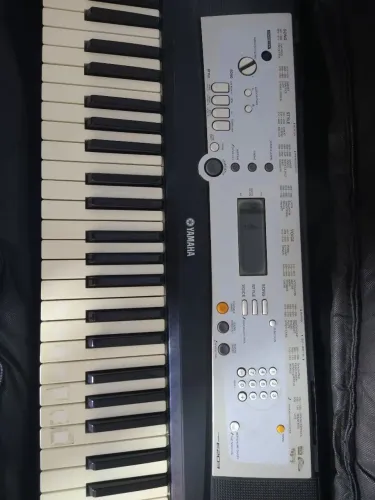 Teclado Yamaha E 203