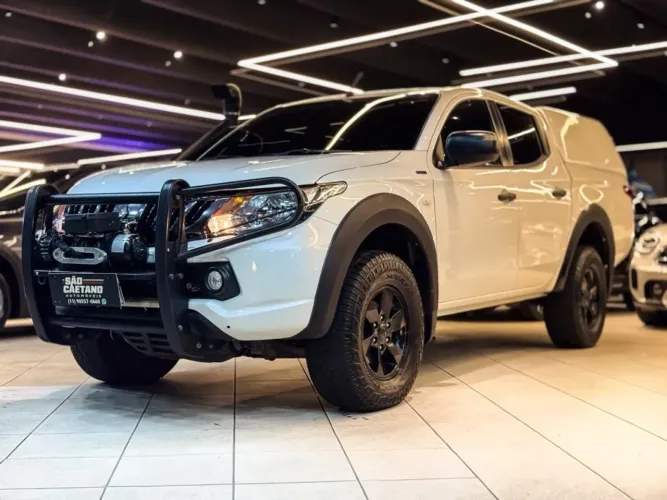Mitsubishi L200 Tri. Outdo. GLS 2.4 CD 4X4 Die. AUT 2023