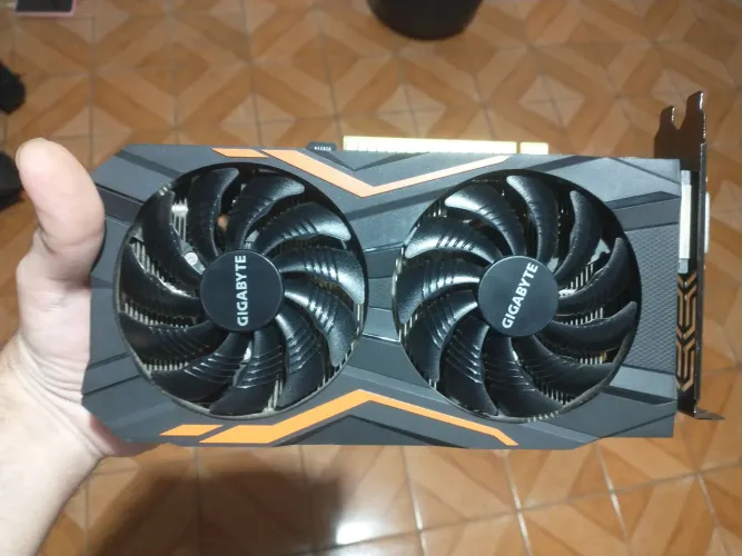 Placa de Vídeo Gigabyte GTX 1050 2GB Windforce OC