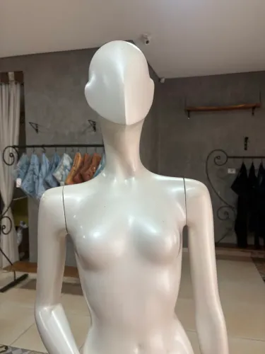 Manequim Feminino - Fibra de Vidro