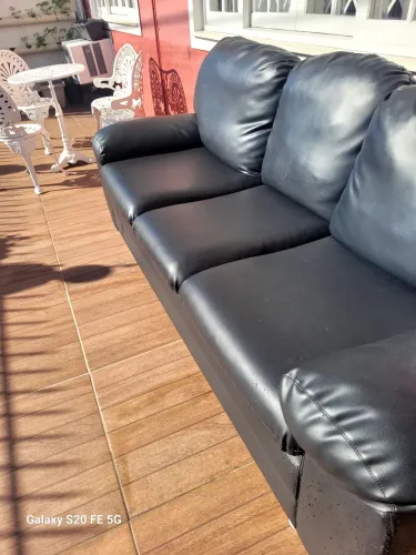 Sofá com marca de uso