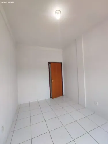 ALUGA APARTAMENTO COM 02 DORMITÓRIOS NA 108 NORTE