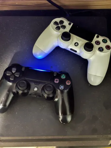 PS4 + 2 controles