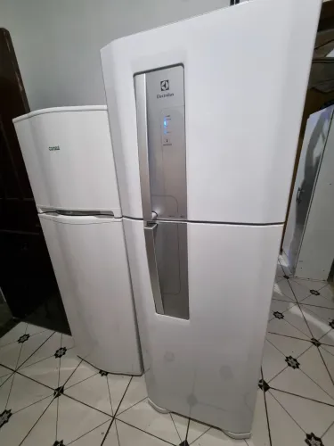 Geladeira Electrolux frosfree sem detalhes semi nova  