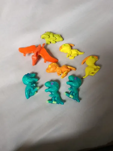 Colecionáveis Kinder Joy Jurassic world