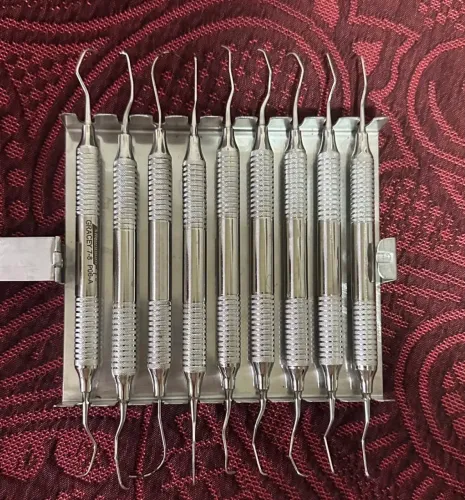 Vendo caixa e curetas de periodontia