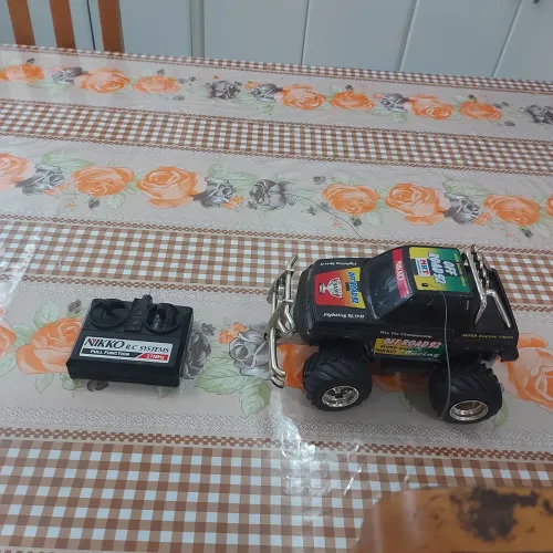 Carrinho de controle remoto nikko