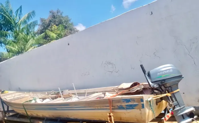 Vende-se Canoa de 7 metros + motor popa HIDEA 20HP