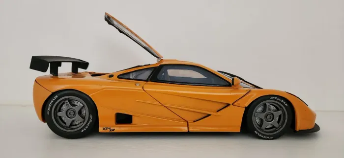 MINIATURA McLaren F1 GTR Laranja - UT Models 1:18