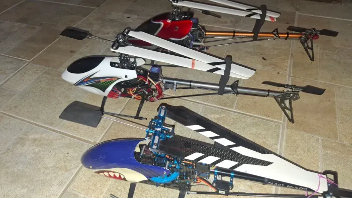 Vendo Três helimodelos HK 450 SPORT TAROT E GT