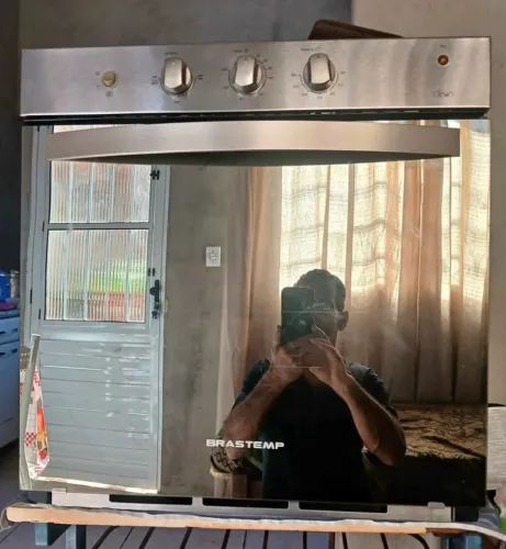 Vende se forno Brastemp inox espelhado elétrico ? 220 volts possui Grill taimer