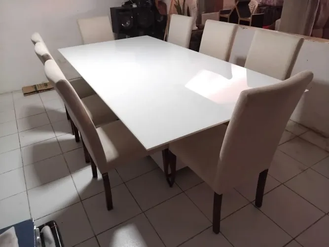 Linda Mesa com 8 cadeiras 