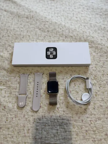 Apple Watch SE (Gen 2) 40mm Starlight - GPS