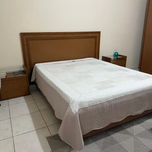 Cama Queen MDF anti ranhuras marca Moveleste com colchão D33 Lestespuma