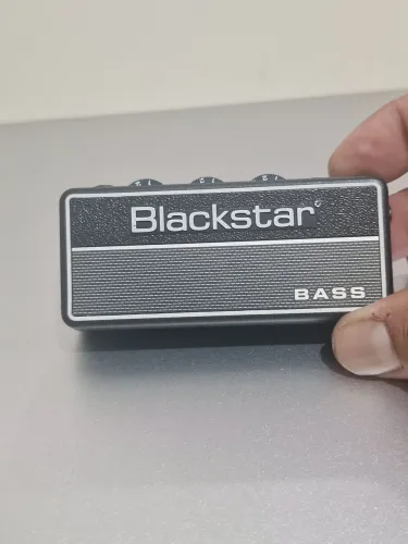 Vendo amplificador de headphone Blackstar amPlug 2 Bass (modelo AP2-FLY-B)