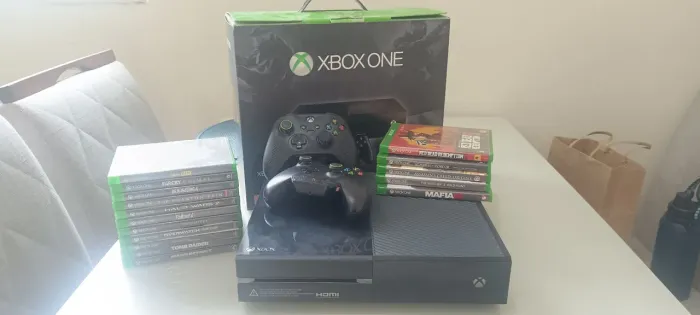 XBOX ONE - FAT + 2 CONTROLES + 15 jogos