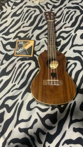 Ukulele novo *6