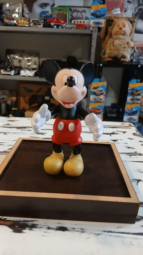 Mickey Mouse articulado da Disney. De 2019
