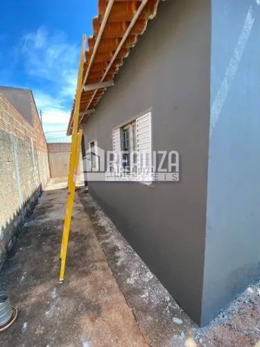 Casa com 2 Quarto(s) e 1 banheiro(s) para Alugar, 62 m² por R$ 1250 / Mês