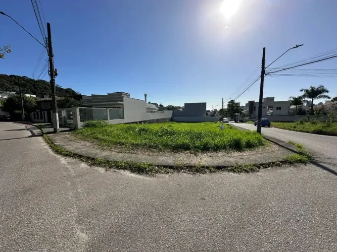 Terreno com 628m2 Pronto para Construir na Pedra Branca